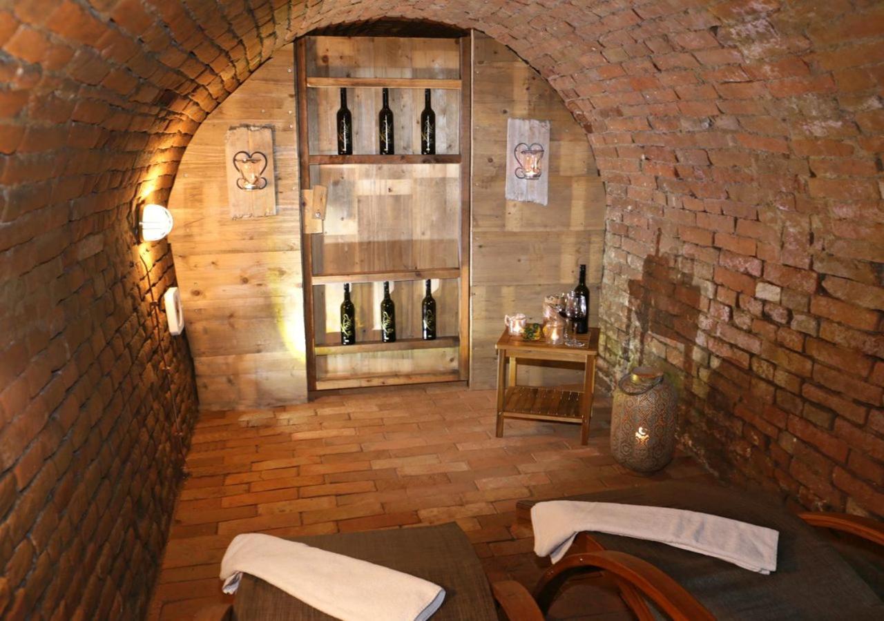 Winzerhof Kuessler - Weinviertel Hotel Stillfried Eksteriør billede