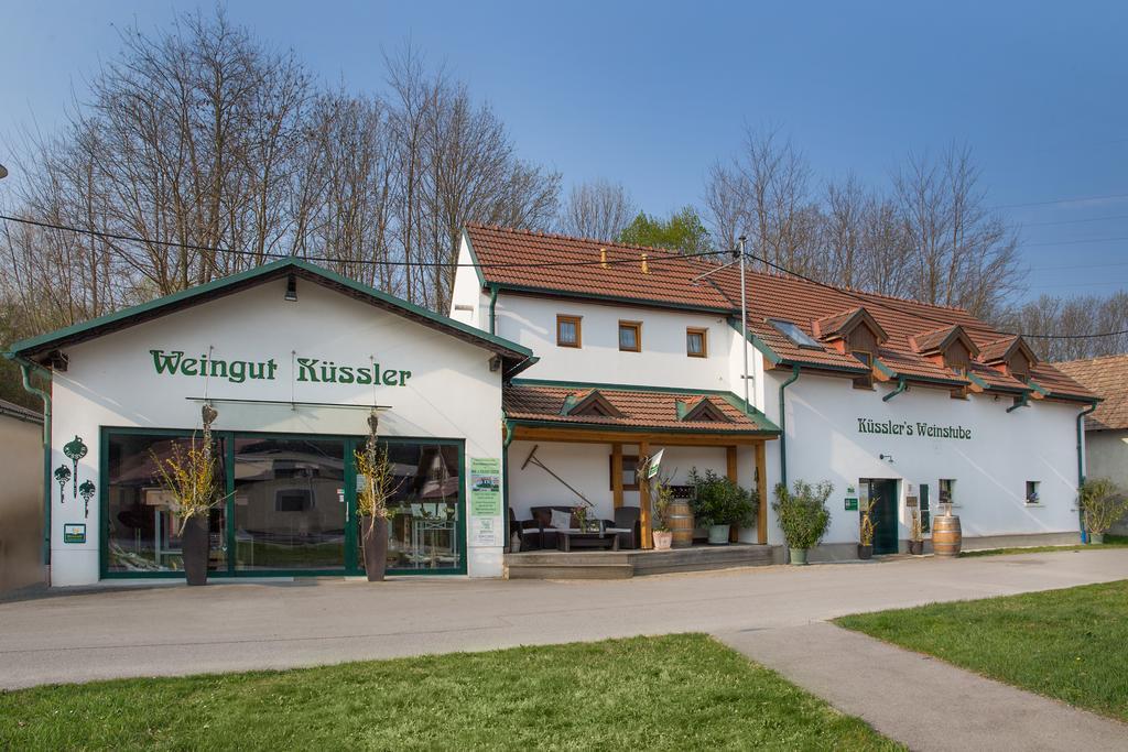 Winzerhof Kuessler - Weinviertel Hotel Stillfried Eksteriør billede