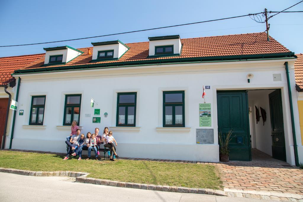 Winzerhof Kuessler - Weinviertel Hotel Stillfried Eksteriør billede