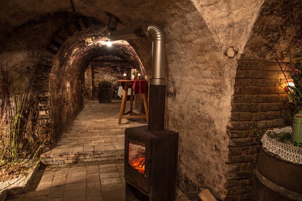 Winzerhof Kuessler - Weinviertel Hotel Stillfried Eksteriør billede